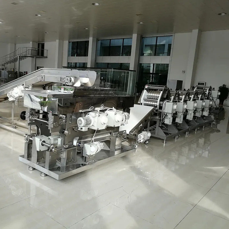 Commerciële machine voor het maken van noedels van roestvrij staal Automatische productie 11000 stuks / 8 uur 380V 50HZ