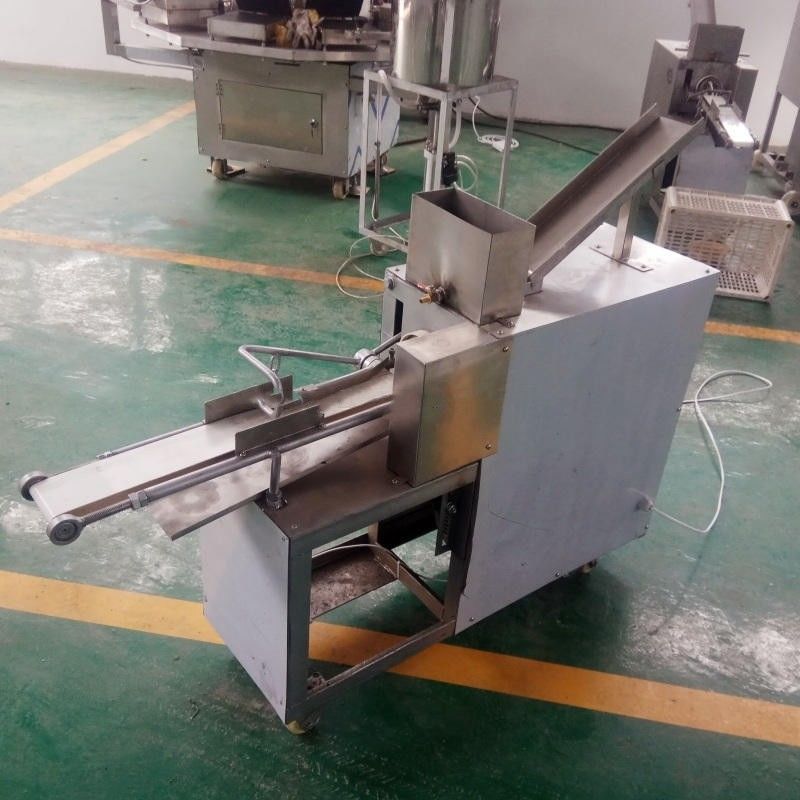 Industrieel automatisch draaien Churro snackvormende apparatuur zachte pretzel gebakken deeg draai maken extrudermachine